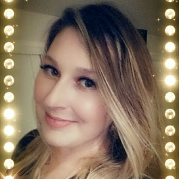 Posh Ambassador Sarah - Picture 6 of 9